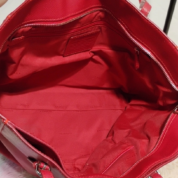 Authentic Coach Red Leather Turn Lock Tote Bag Gently Used - Picture 12 of 16